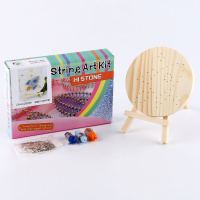 Картина нитью Ракета на подставке